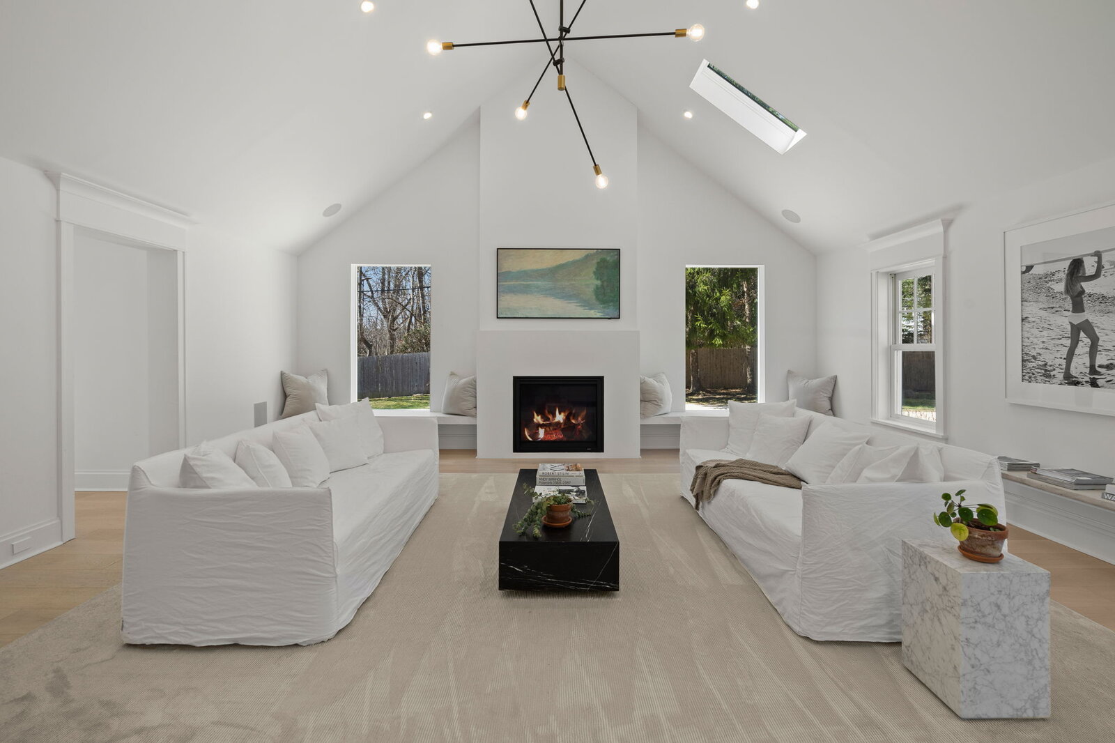 Cottage with vaulted ceiling